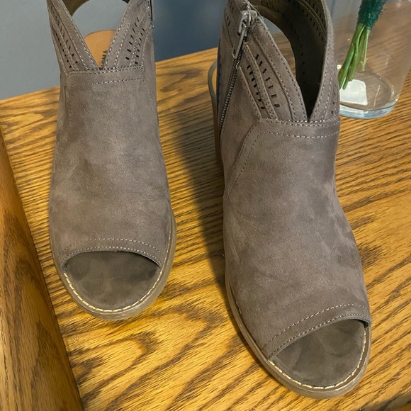 Chunky heel booties - Picture 10 of 10